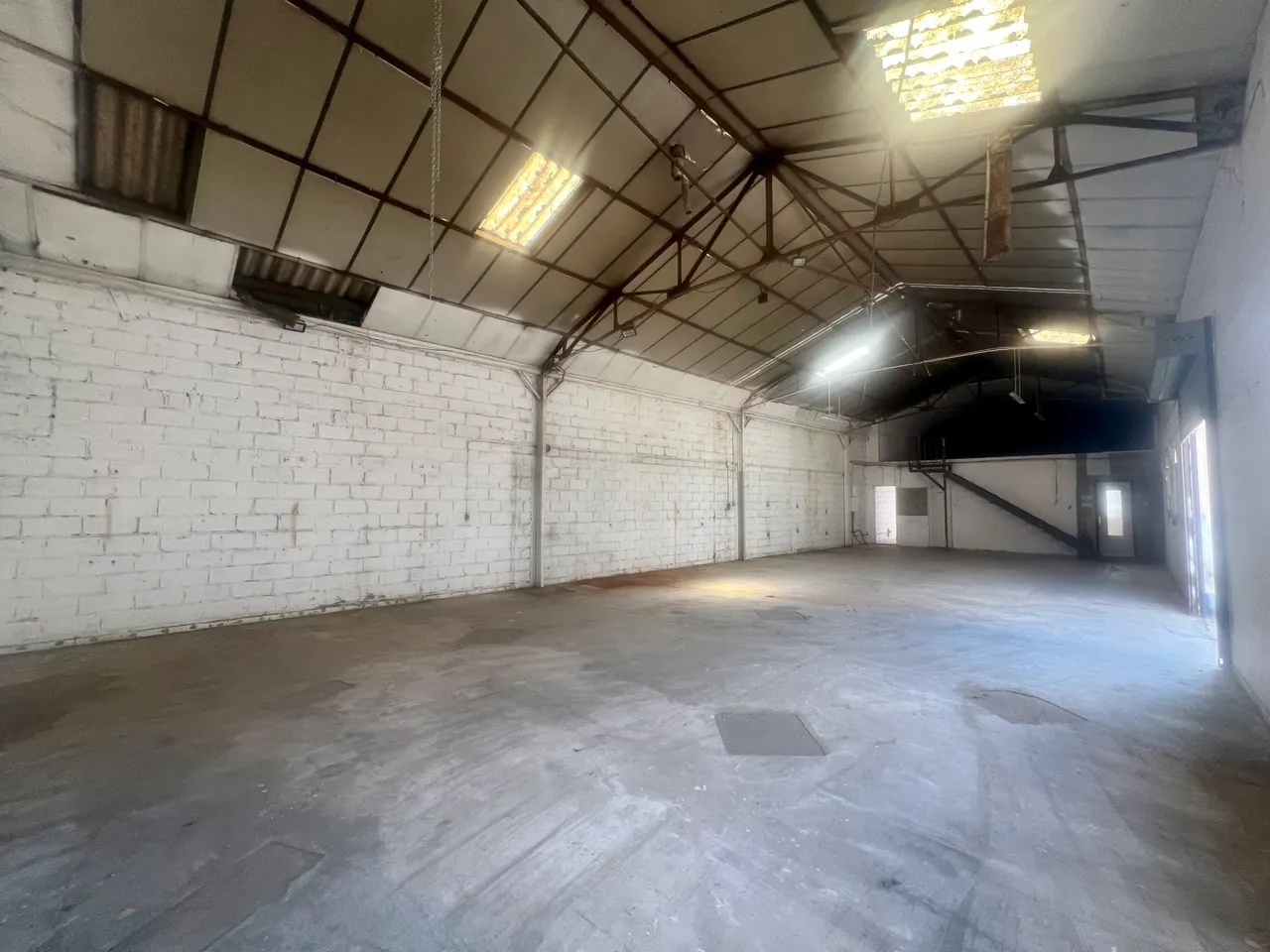 logistics - Light Industrial Premises / Offices For Rent - gallery - 5