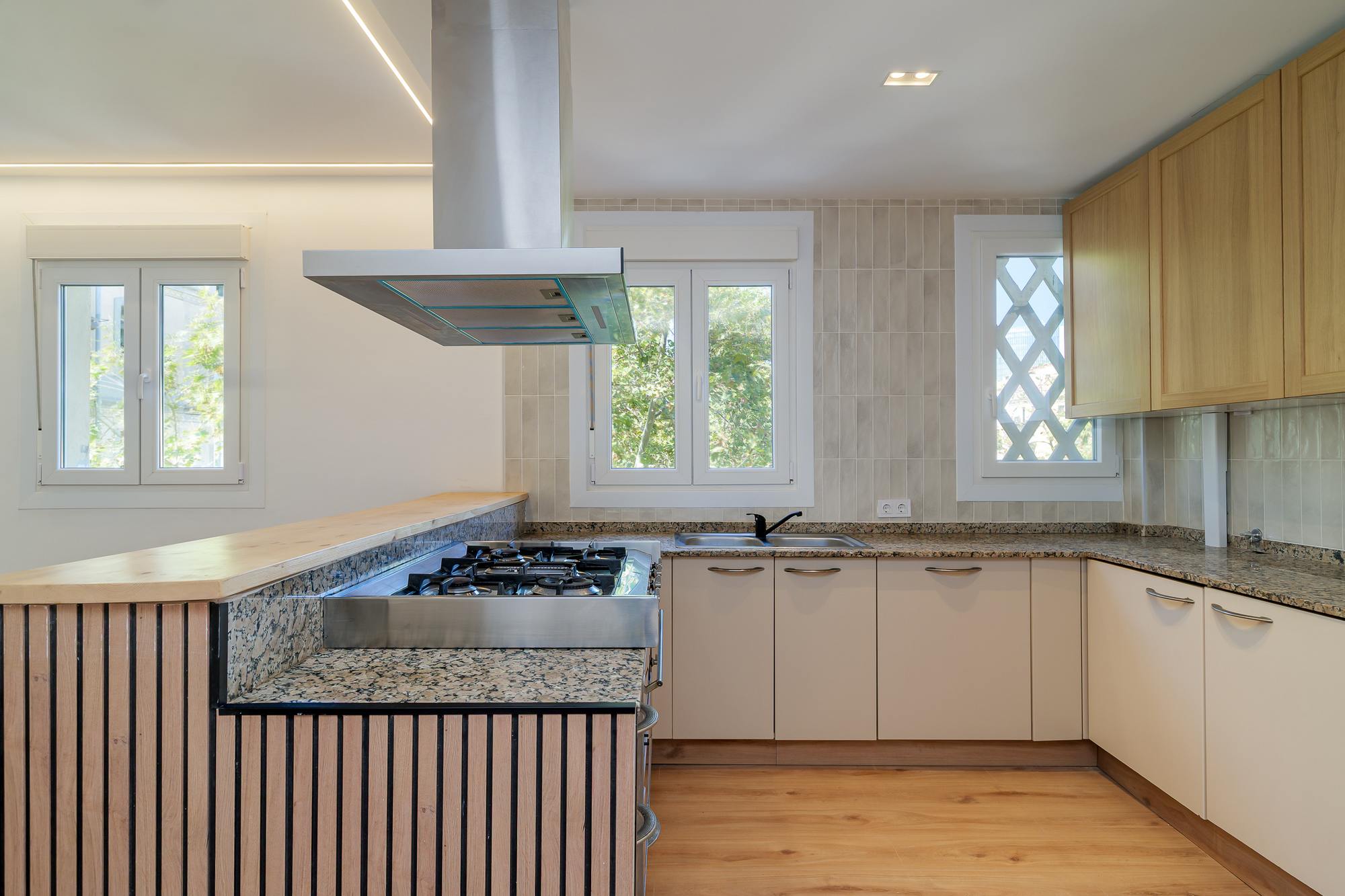 living - 77m² apartment for sale in Barceloneta, Barcelona - gallery thumbnail - 7