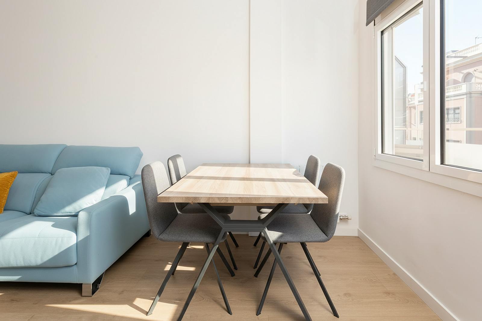 living - Piso de 83m² en venta en Sant Antoni, Barcelona - gallery thumbnail - 8