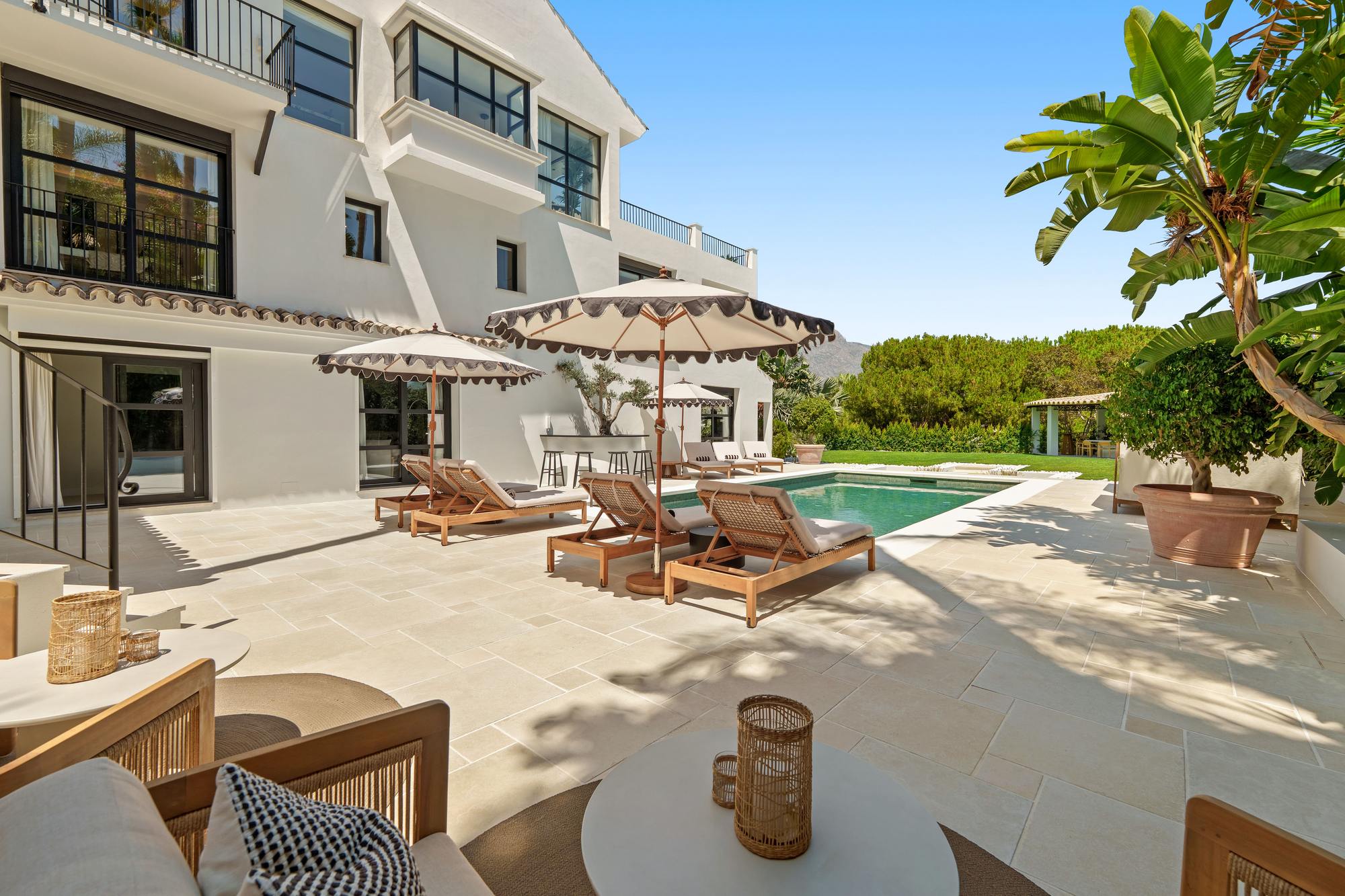 living - Casa / villa de 965m² con 177m² terraza en venta en Nueva Andalucía - gallery - 4