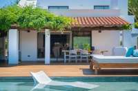 living - Casa / villa de 450m² en alquiler en San José - gallery thumbnail - 3