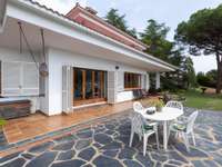 living - Casa / villa de 414m² con 2,210m² de jardín en venta en Sant Pol de Mar - gallery thumbnail - 3