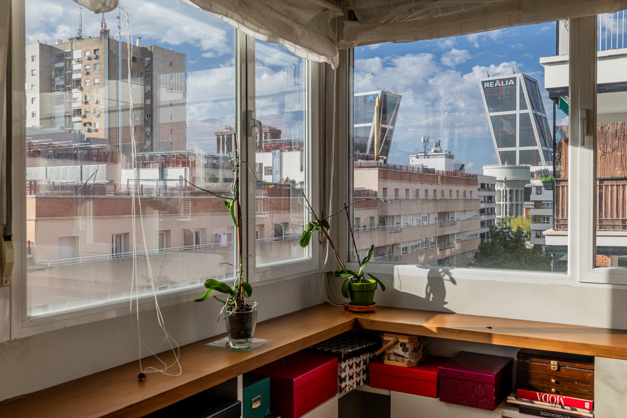 living - Piso de 198m² en venta en Nueva España, Madrid - gallery thumbnail - 10