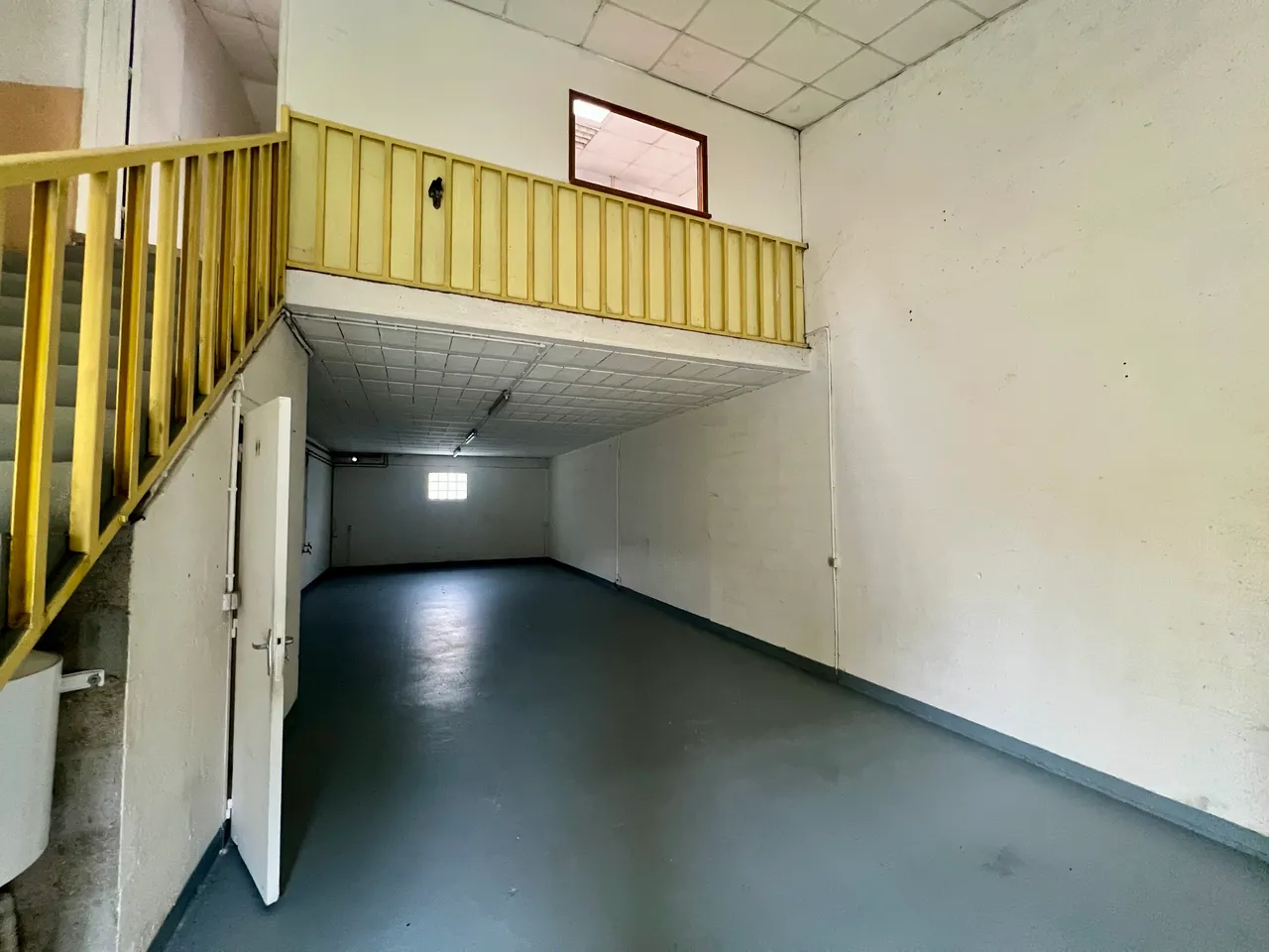 logistics - Light Industrial Premises / Offices For Rent - gallery - 3