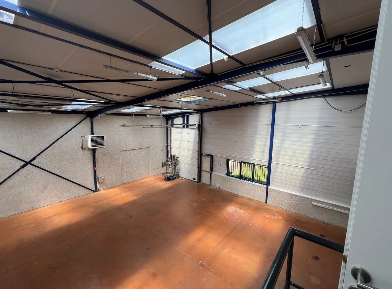 logistics - Light Industrial Premises / Offices For Rent - gallery - 10