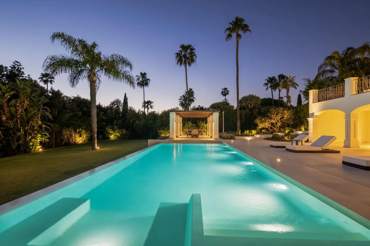 living - 1,112m² house / villa with 2,529m² garden for sale in Nueva Andalucía - gallery - 8