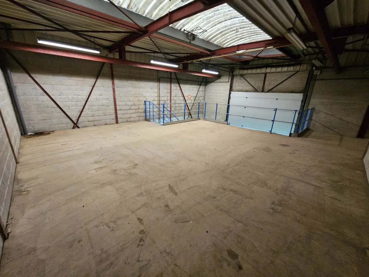 logistics - Entrepôt / Bureaux À Louer - gallery - 5