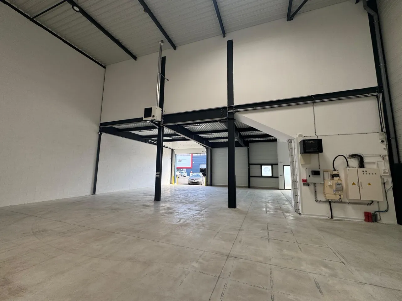 logistics - Light Industrial Premises / Offices For Rent - gallery - 4