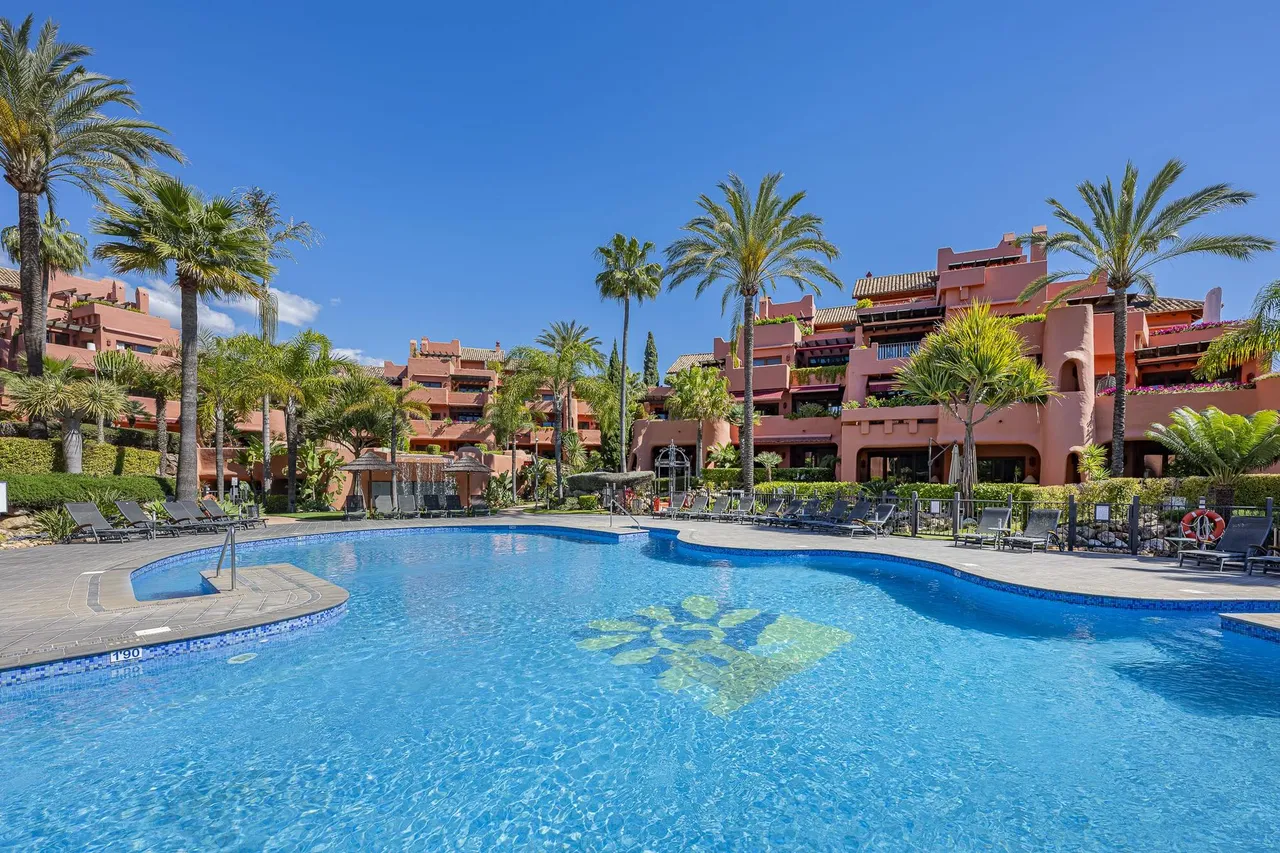 living - Ático de 206m² con 125m² terraza en venta en New Golden Mile - gallery - 2