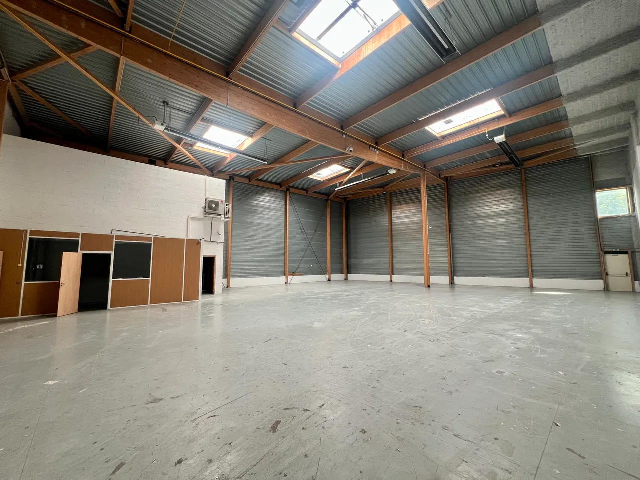 logistics - Activités / Bureaux À Louer - gallery - 2