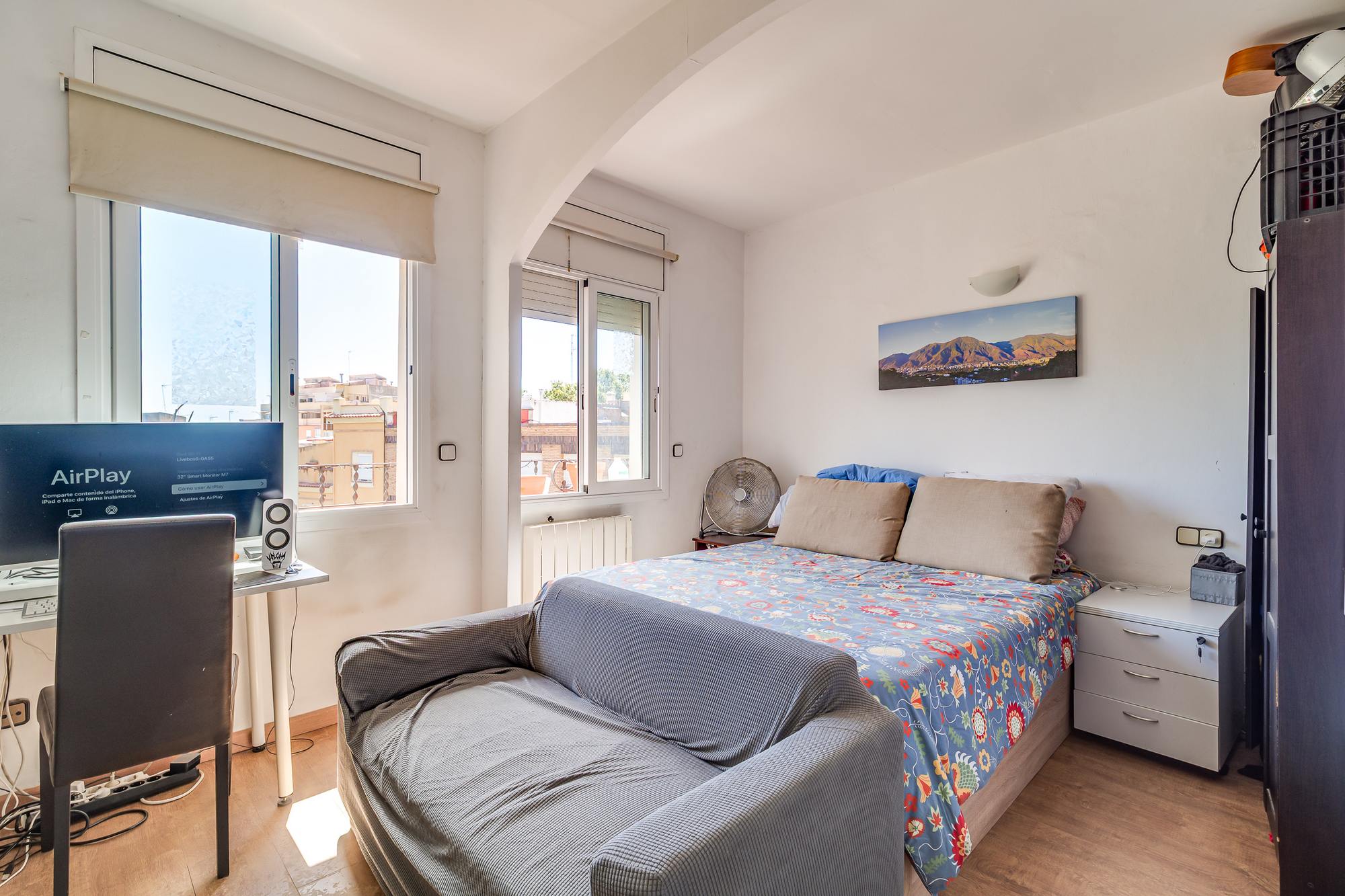 living - Piso de 62m² en venta en Gràcia, Barcelona - gallery thumbnail - 2