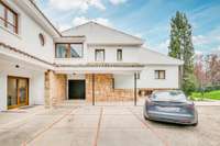 living - 767m² house / villa for sale in La Moraleja Urbanización - gallery thumbnail - 5