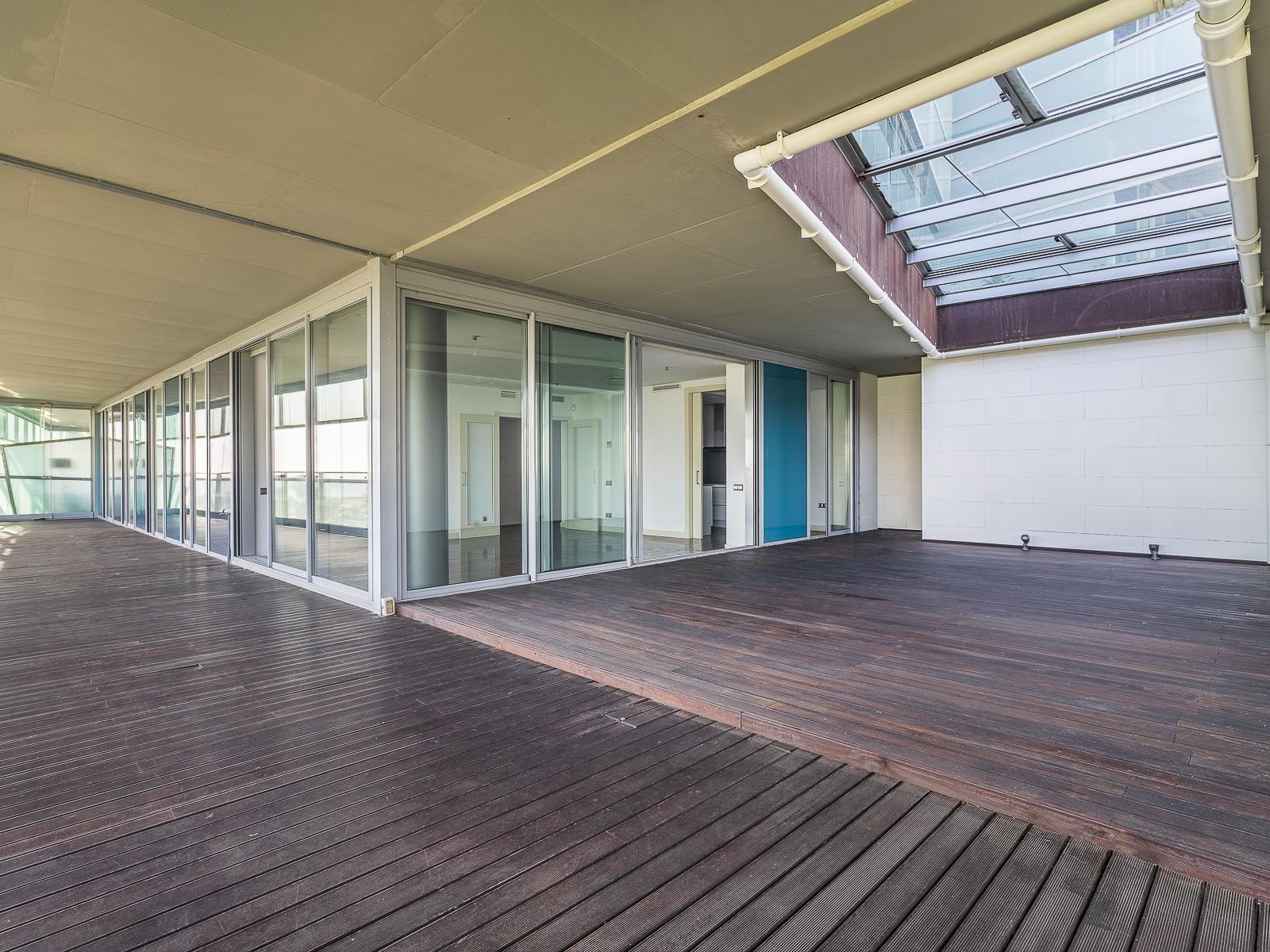 living - Piso de 130m² con 100m² terraza en venta en Diagonal Mar - gallery thumbnail - 2