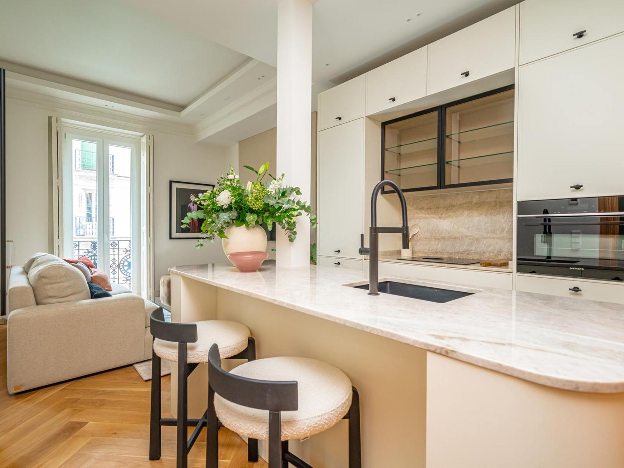 living - 113m² apartment for rent in Goya, Madrid - gallery thumbnail - 6