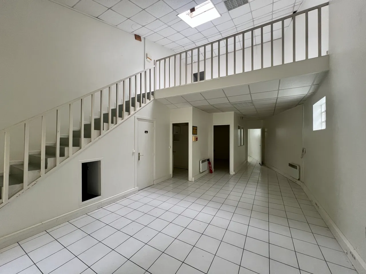 logistics - Activités / Bureaux À Louer - gallery - 2