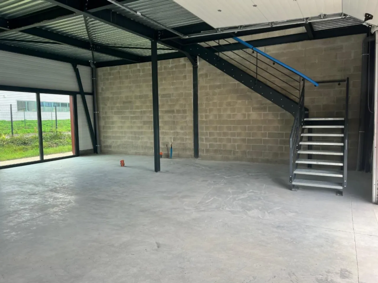 logistics - Light Industrial Premises / Offices For Sale - gallery - 4