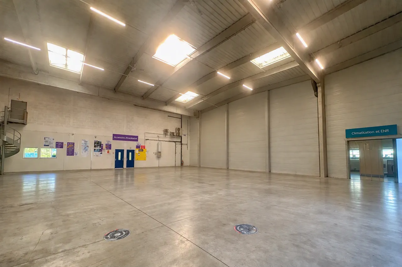 logistics - Light Industrial Premises / Offices For Rent - gallery - 4
