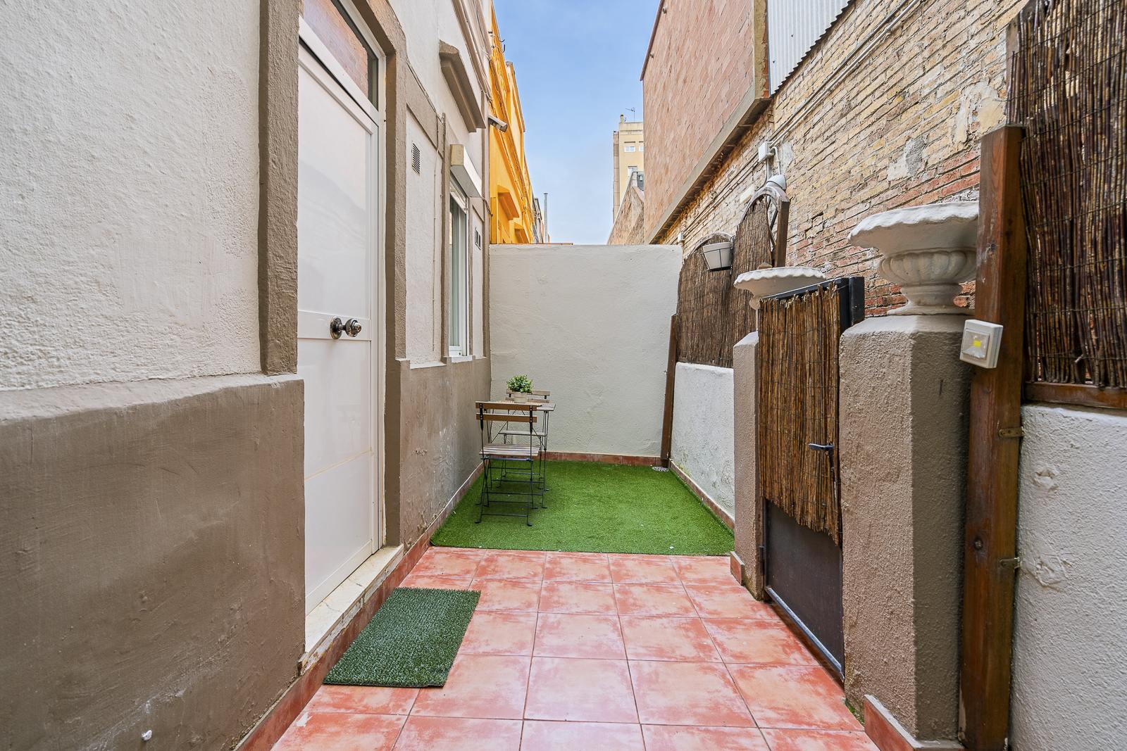 living - Piso de 38m² con 10m² terraza en venta en Poblenou - gallery thumbnail - 10