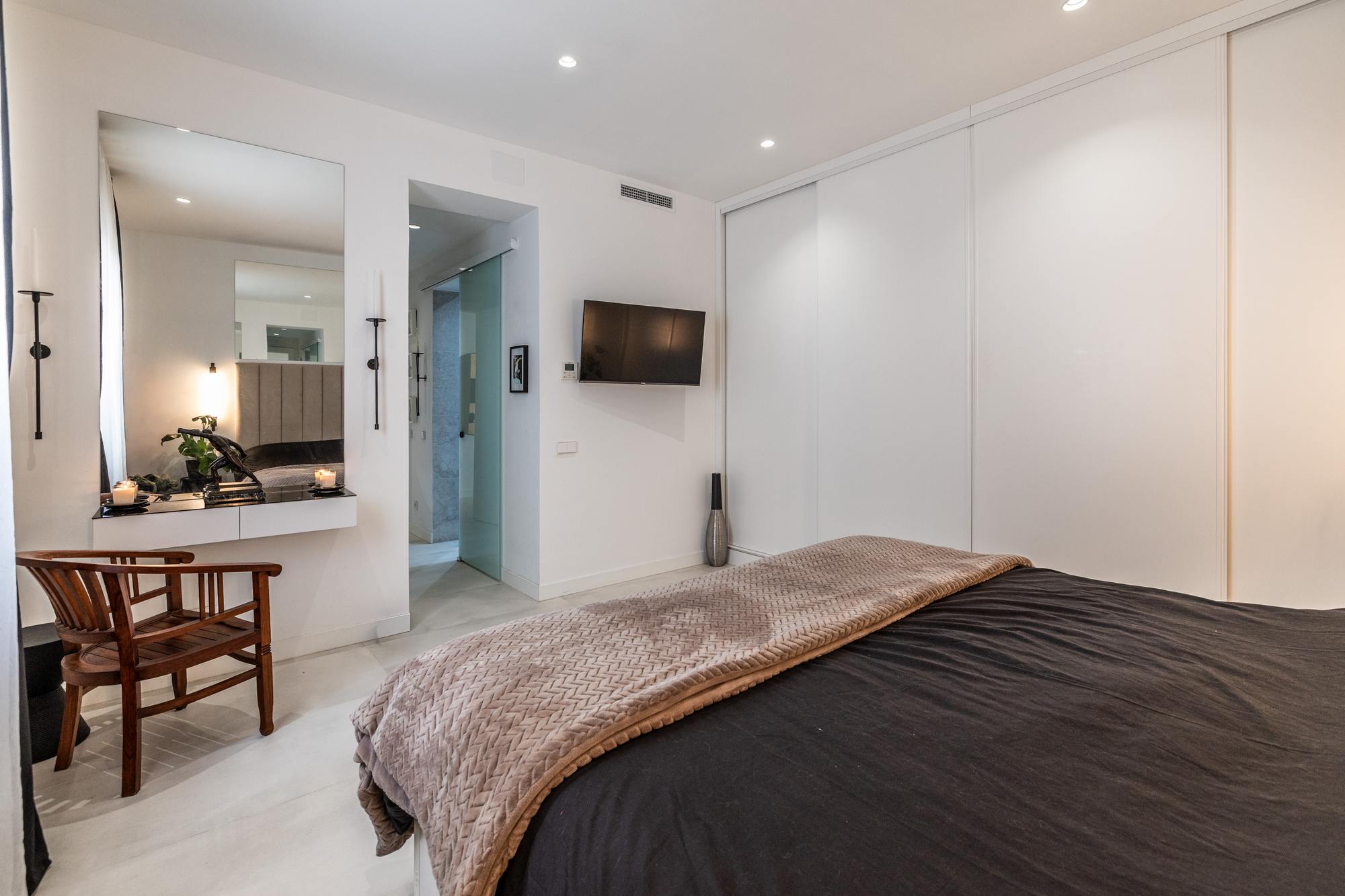living - Piso de 185m² en venta en Malasaña, Madrid - gallery thumbnail - 8