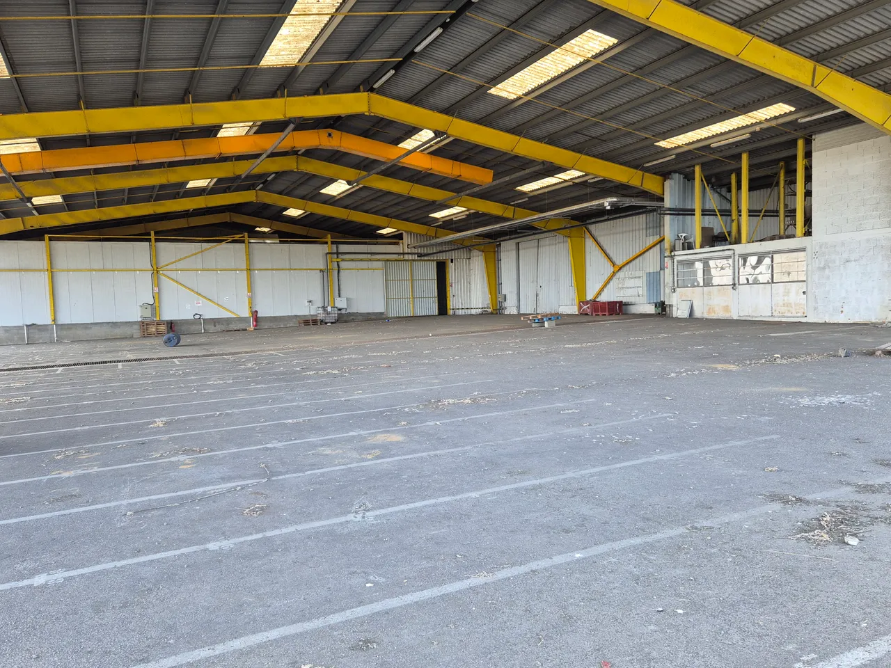 logistics - Warehouse / Offices For Sale - gallery - 2