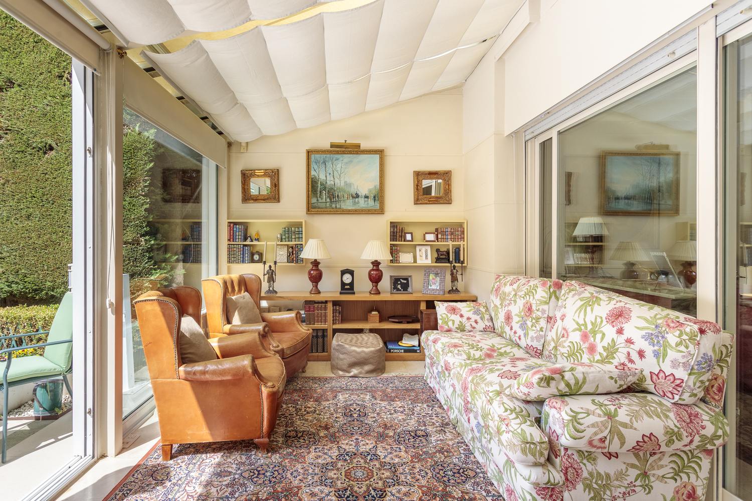 living - Casa / villa de 342m² en venta en Conde de Orgaz y Piovera - gallery - 8