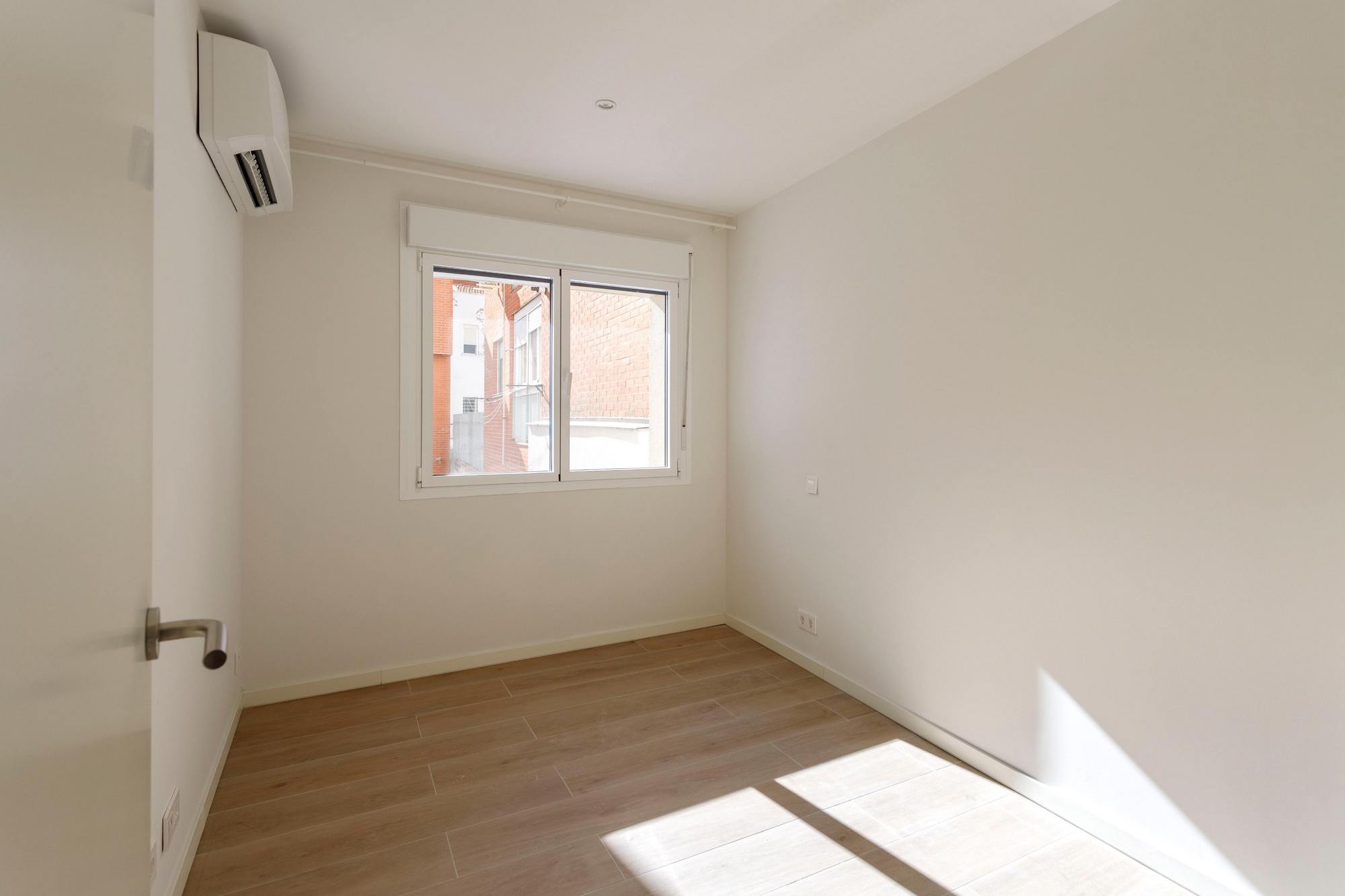 living - 65m² apartment for rent in Ventilla - Almenara, Madrid - gallery thumbnail - 4