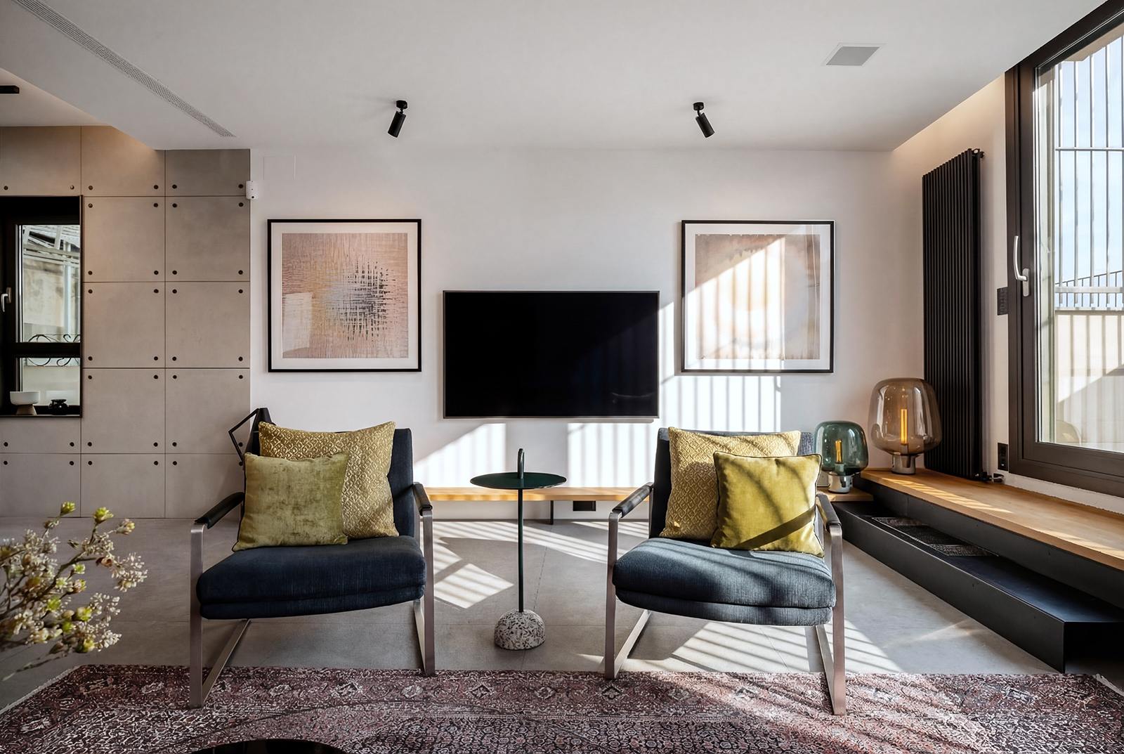 living - Piso de 150m² con 172m² terraza en alquiler en Eixample Derecho - gallery thumbnail - 8
