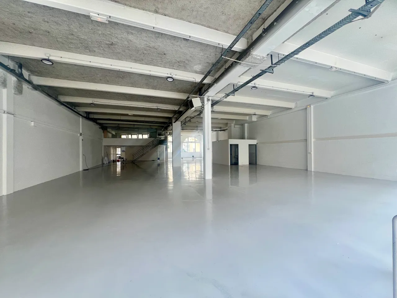 logistics - Warehouse / Offices For Rent - gallery - 8