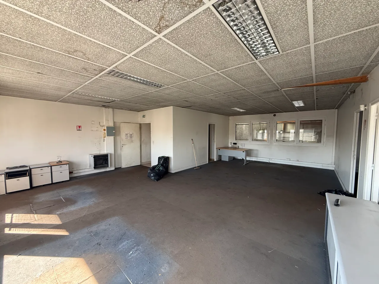 logistics - Activités / Bureaux À Vendre - gallery - 9