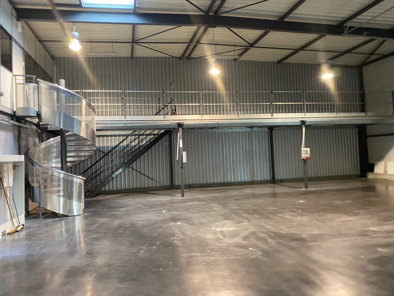 logistics - Light Industrial Premises / Offices For Rent - gallery - 6