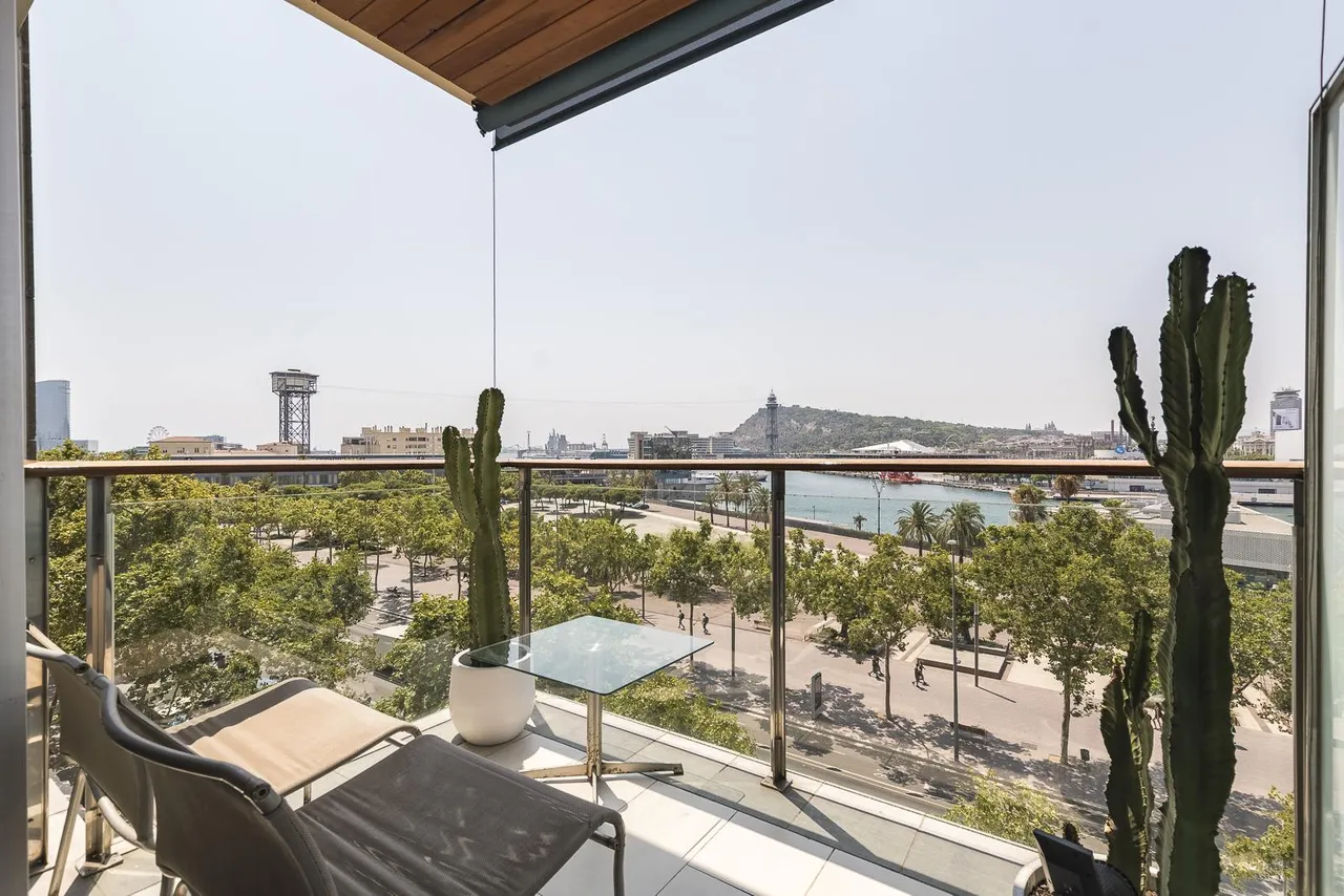 living - Ático de 53m² con 28m² terraza en venta en Barceloneta - gallery - 2