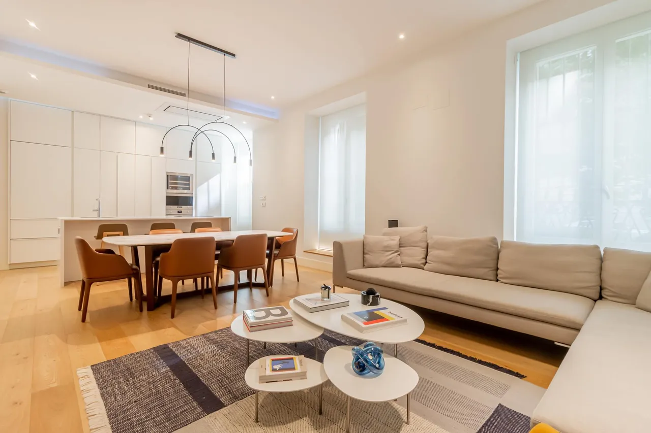 living - Piso de 258m² en alquiler en Recoletos, Madrid - gallery - 2