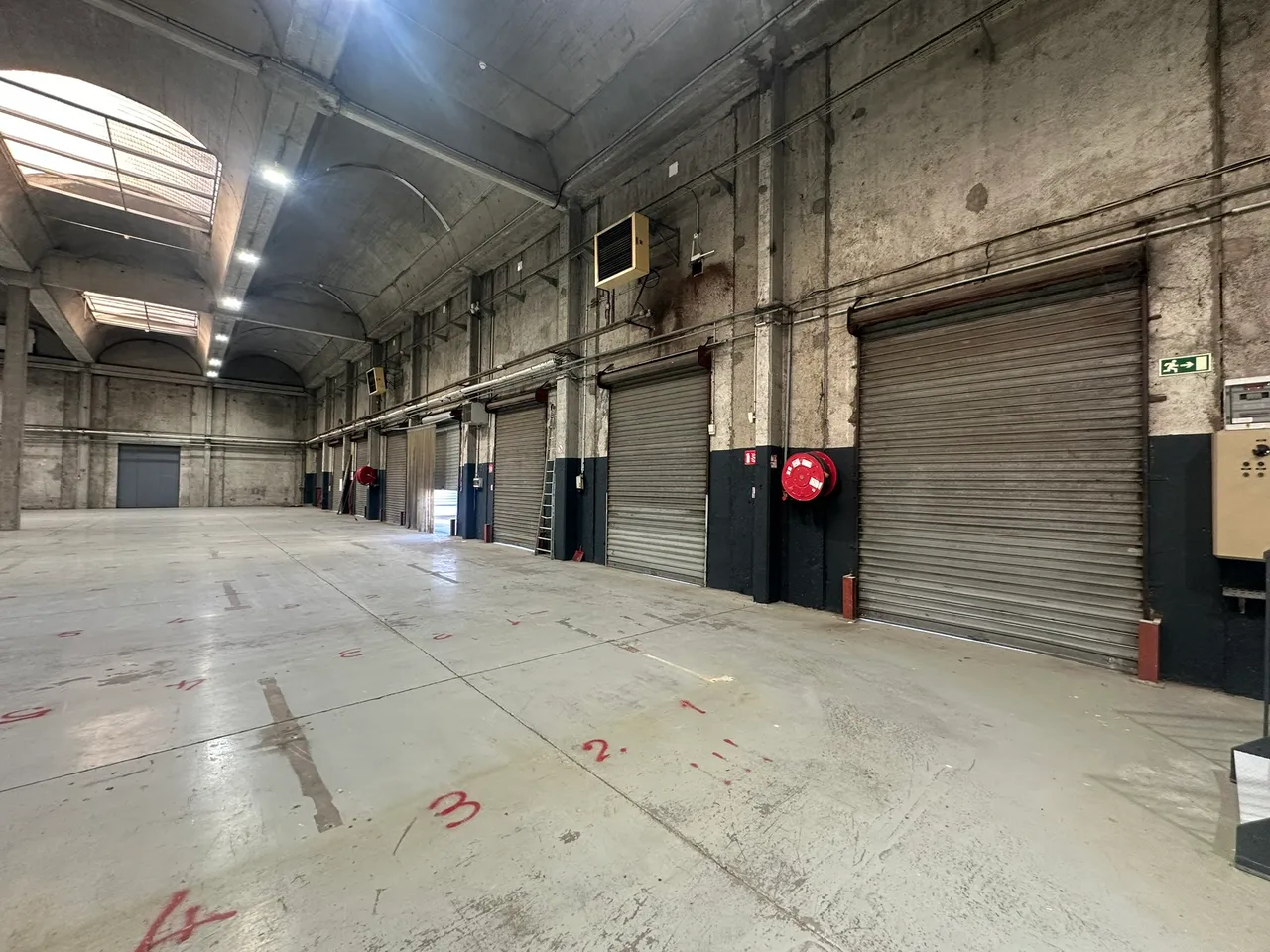 logistics - Warehouse For Rent - gallery - 2