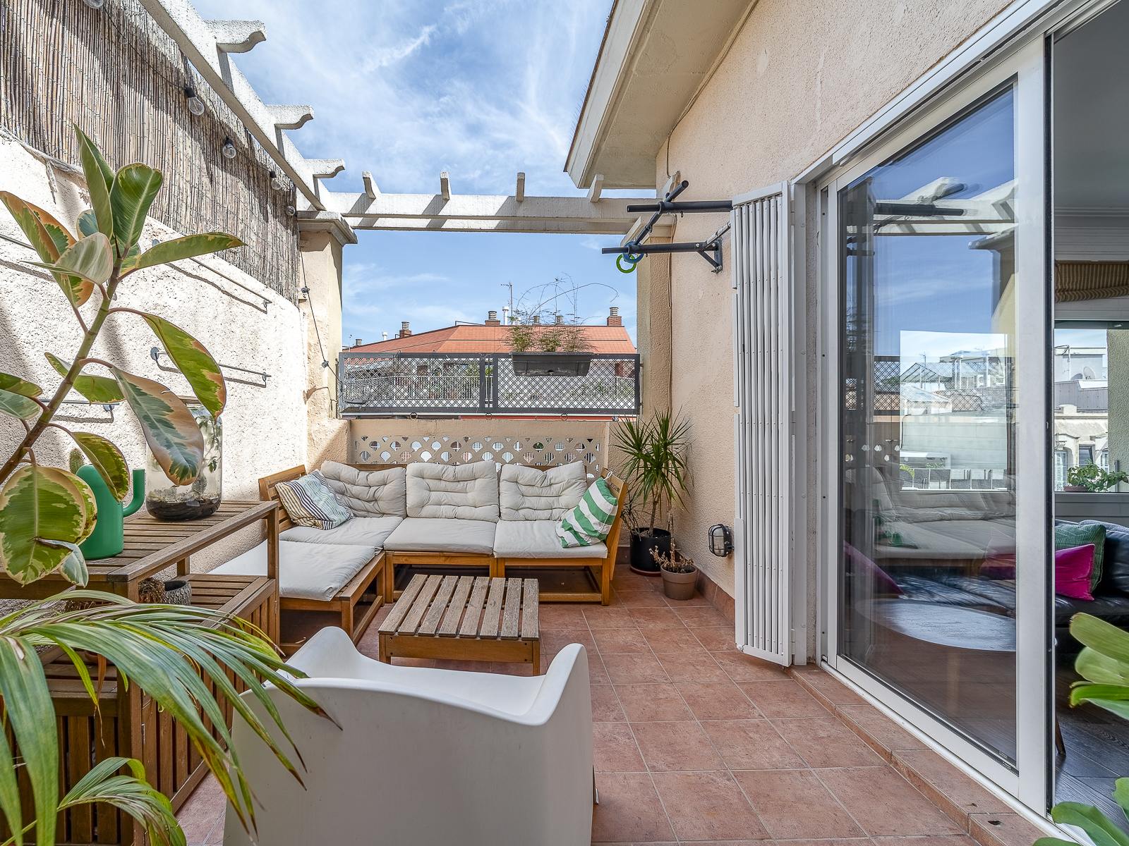 living - Ático de 88m² con 13m² terraza en venta en Eixample Derecho - gallery - 2