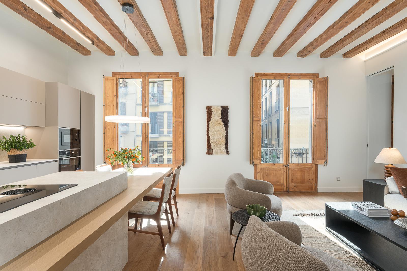 living - 147m² apartment with 9m² terrace for rent in El Born - gallery thumbnail - 4