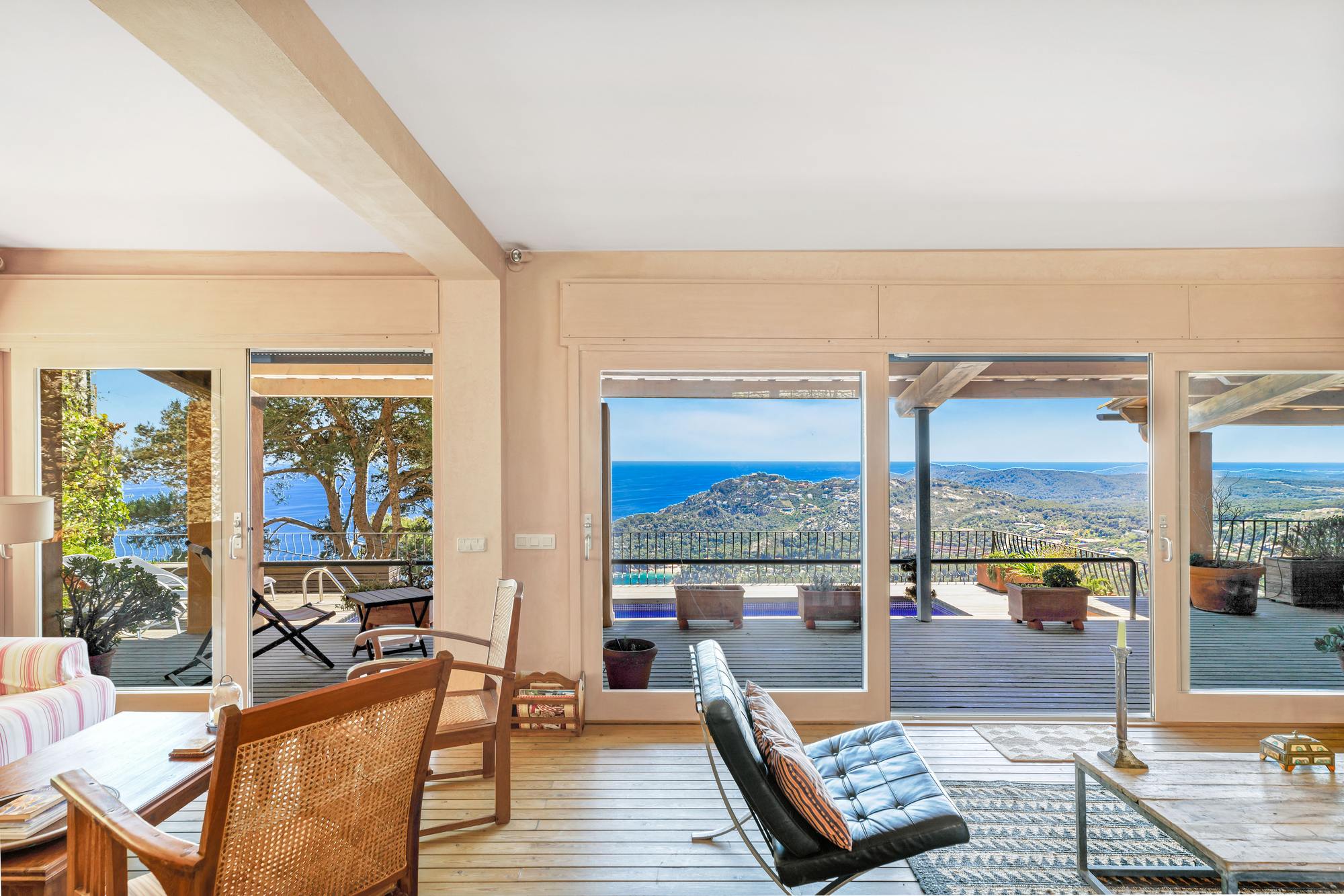 living - Costa Brava villa with breathtaking sea views to buy - gallery thumbnail - 8