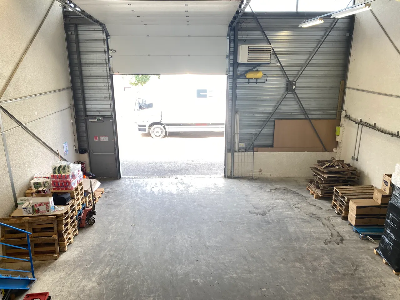 logistics - Light Industrial Premises / Offices For Rent - gallery - 2