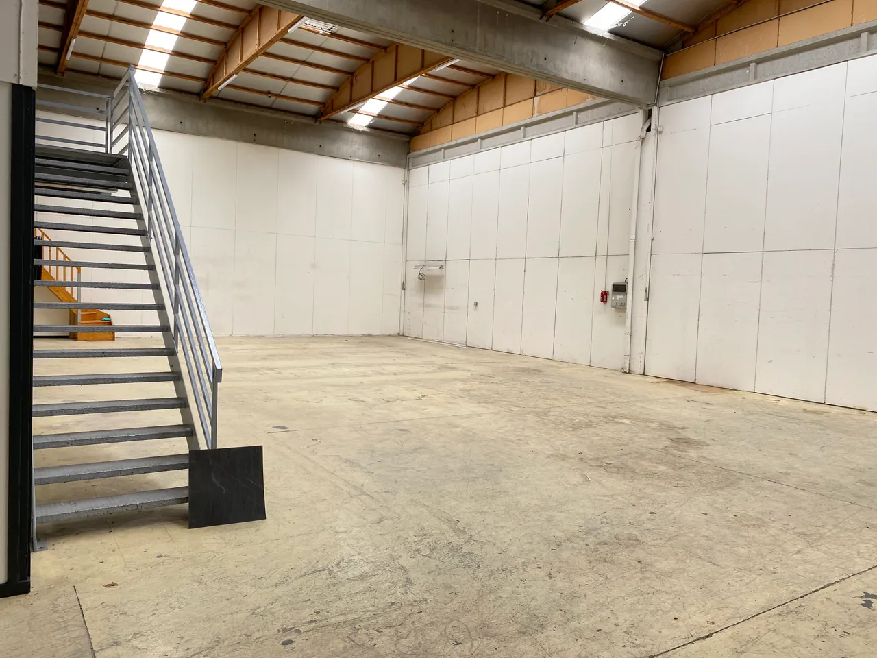 logistics - Warehouse / Offices For Rent - gallery - 7