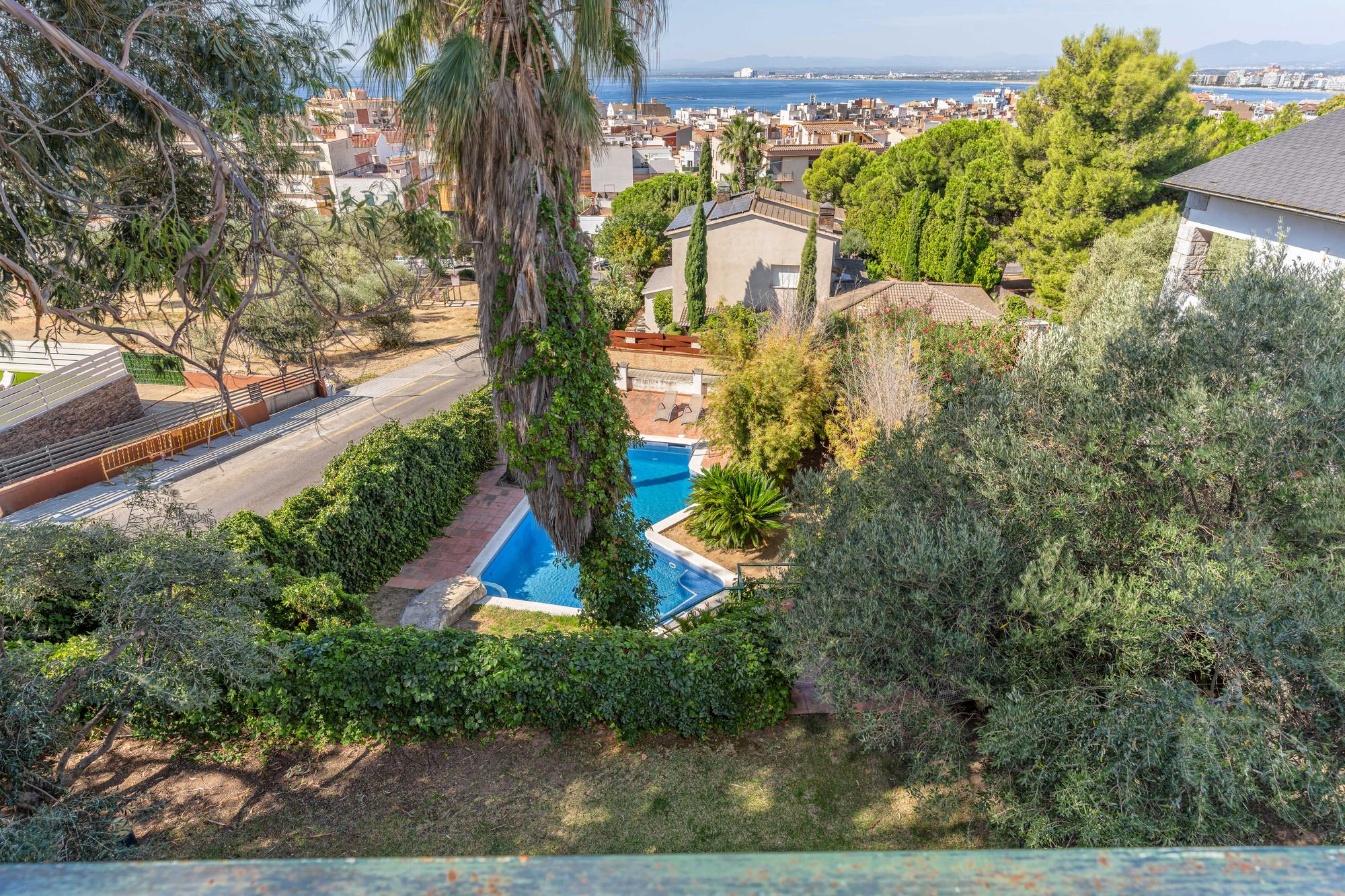 living - Casa / villa de 387m² en venta en Bahía de Rosas - gallery thumbnail - 6