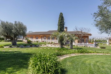living - 699m² masia with 2,000m² garden for sale in Valencia Region - featured