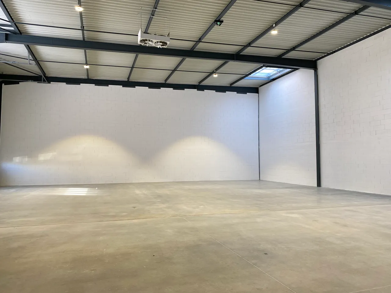 logistics - Light Industrial Premises / Offices For Rent - gallery - 8