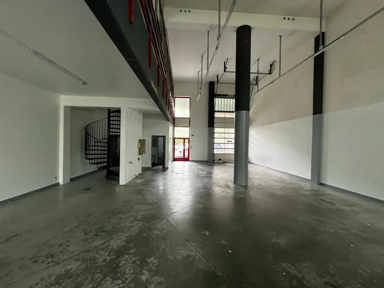 logistics - Light Industrial Premises / Offices For Rent - gallery - 4