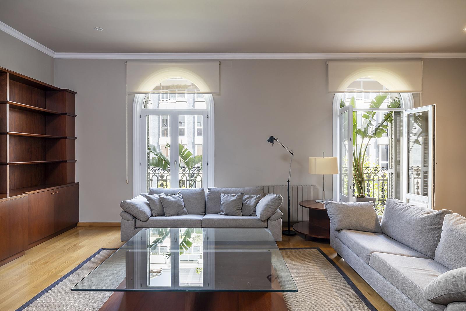 living - 200m² apartment for rent in Eixample Right, Barcelona - gallery - 3