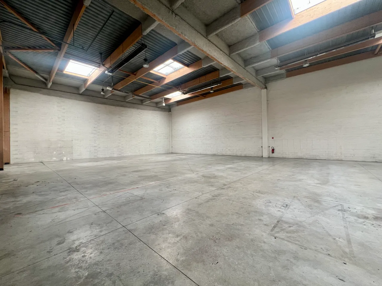 logistics - Light Industrial Premises / Offices For Rent - gallery - 9