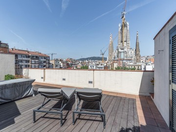 living - Ático de 196m² con 160m² terraza en venta en Sagrada Família - featured