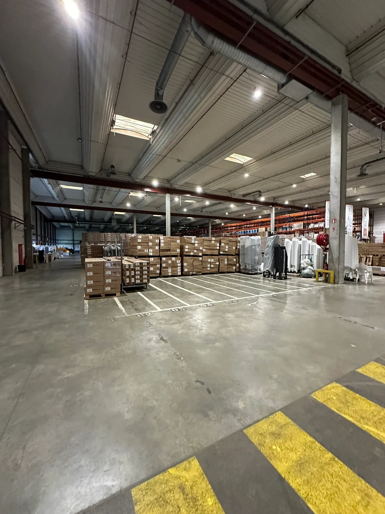 logistics - Logistics Warehouse For Rent - gallery - 8
