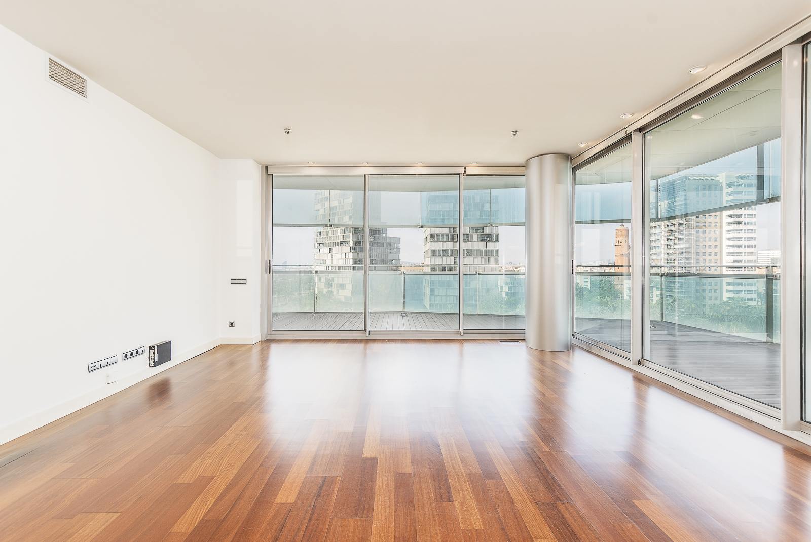 living - Piso de 121m² con 67m² terraza en venta en Diagonal Mar - gallery thumbnail - 1