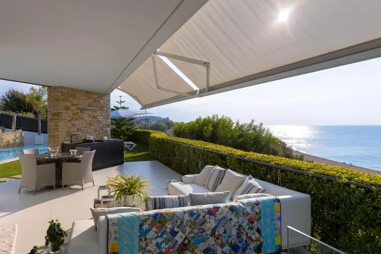 living - 375m² house / villa for sale in Sant Pol de Mar, Barcelona - gallery - 8