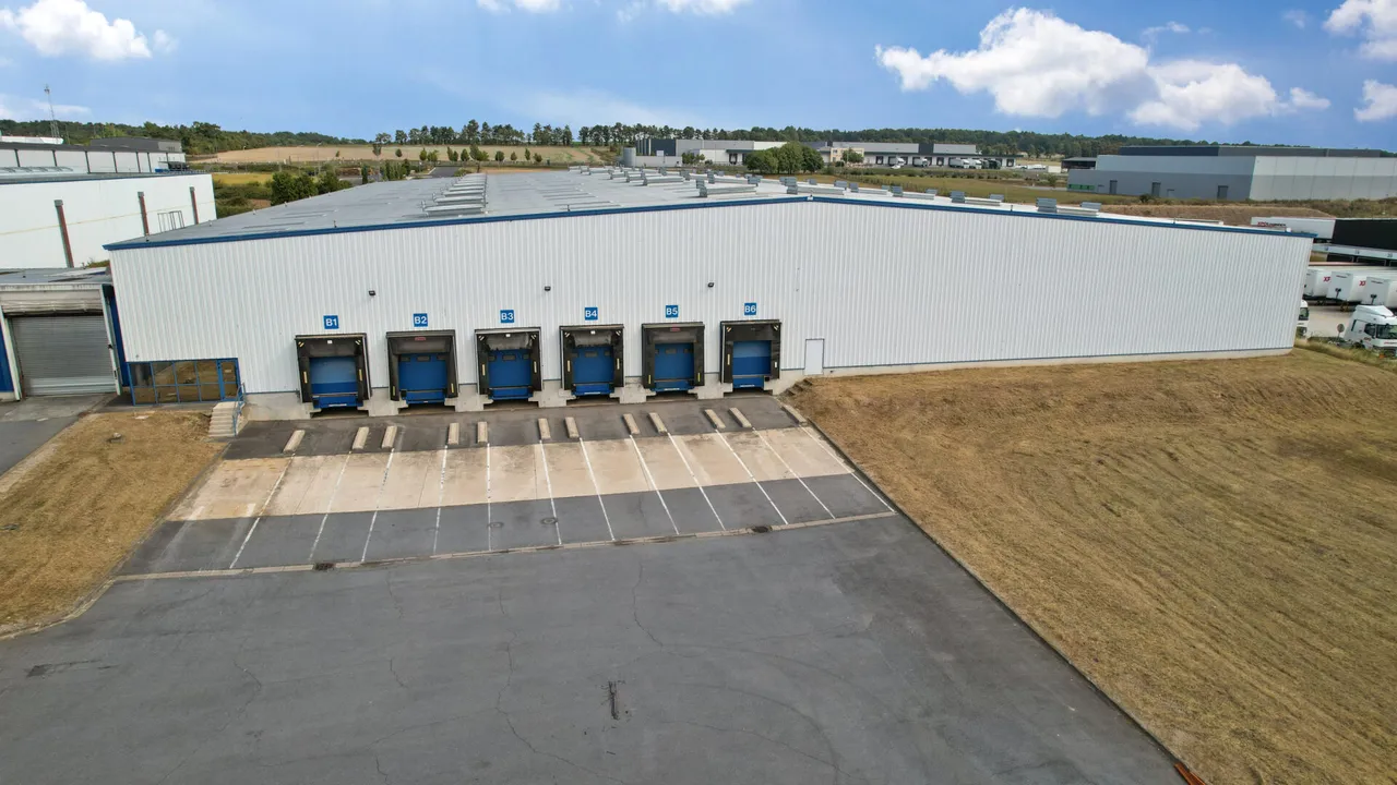 logistics - Logistics Warehouse For Rent - gallery - 2