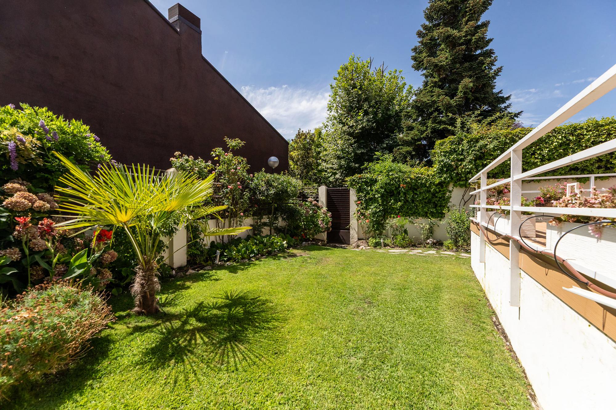 living - Casa / villa de 350m² con 50m² de jardín en venta en Majadahonda - gallery - 4